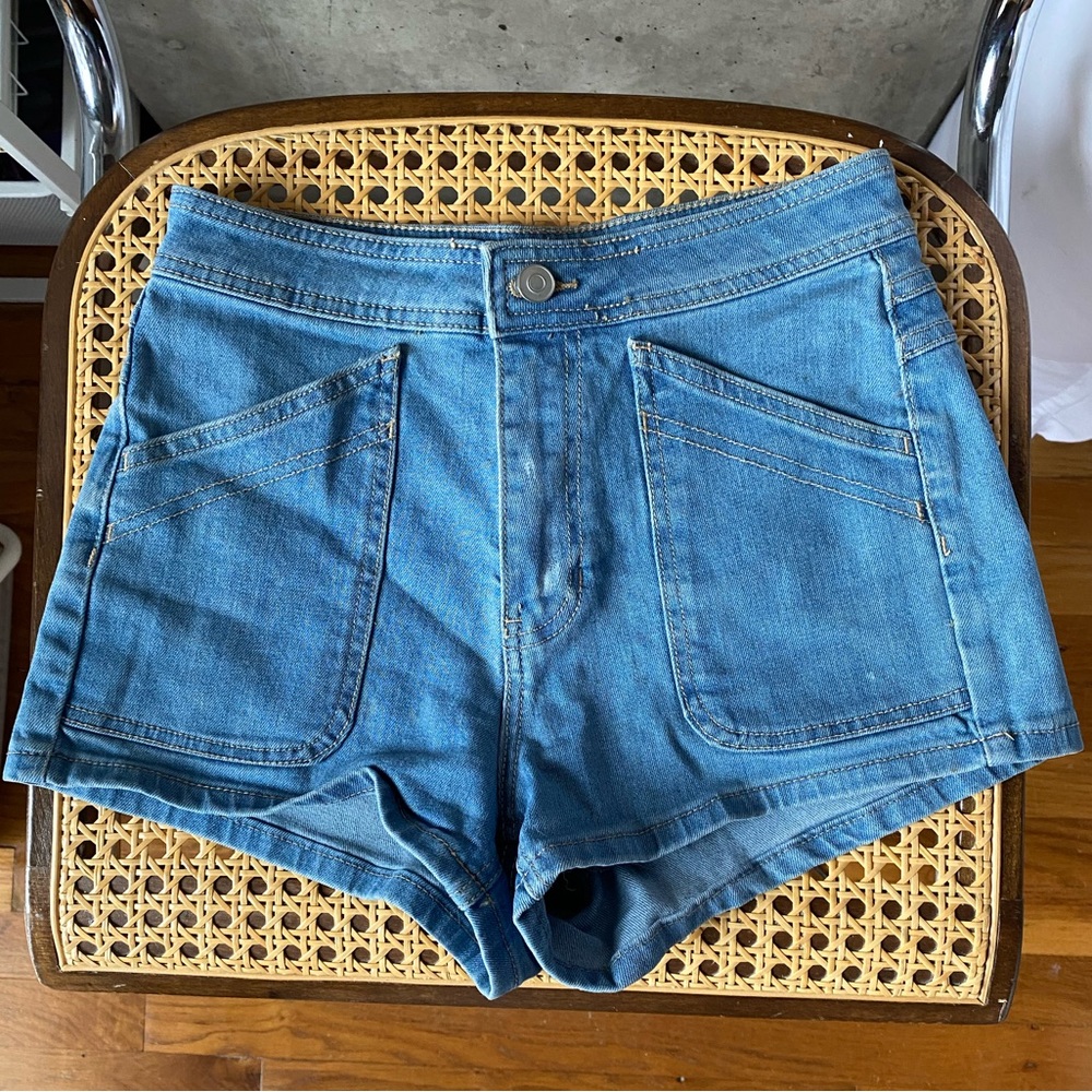 Lottie Moss | PacSun Jean shorts